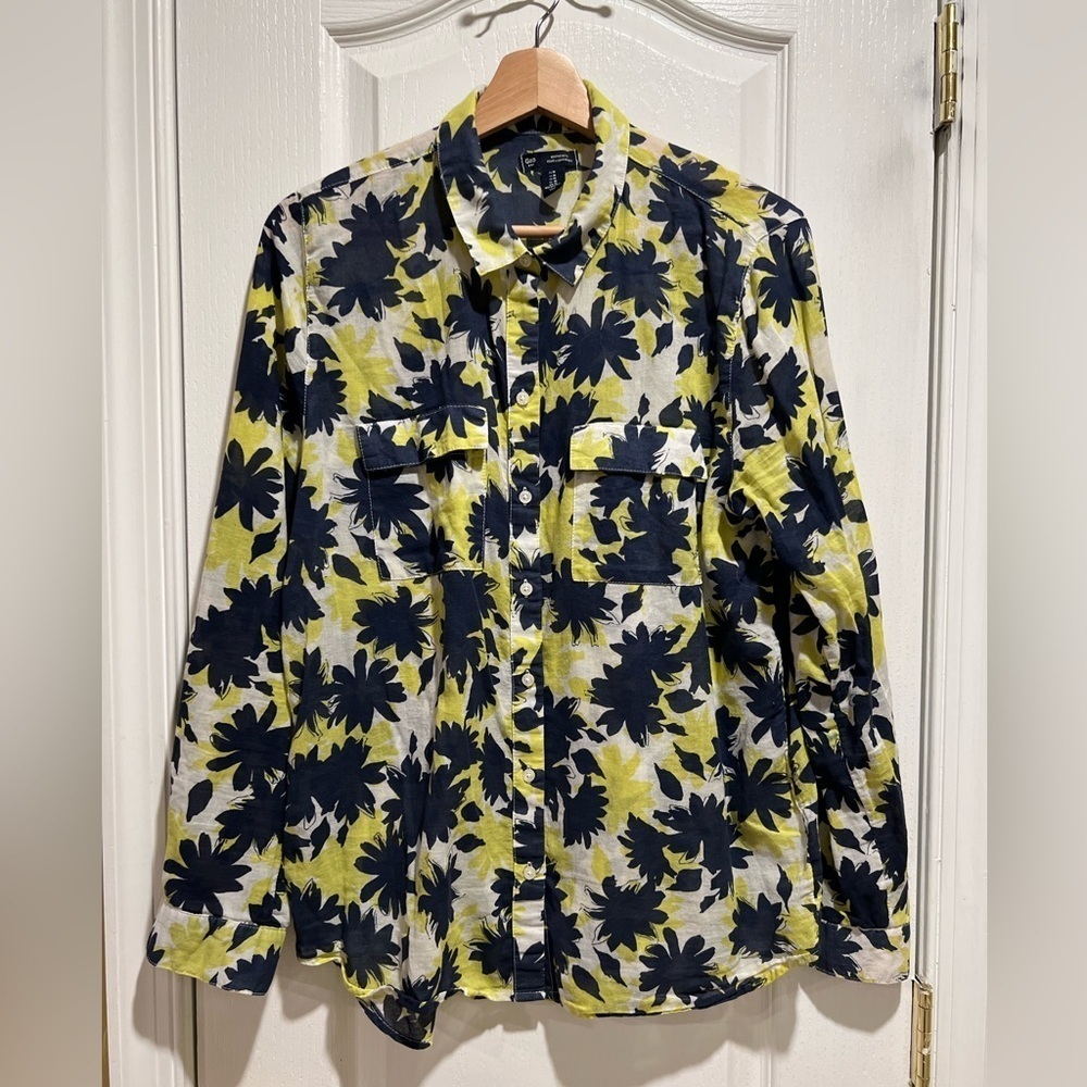 Gap Women’s The Boyfriend Fit Shirt cotton Button Down size medium